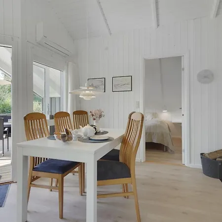 Niska - 300m From The Sea By Interhome